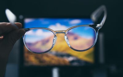 Gli effetti della luce blu sui tuoi occhi: scopri come proteggerli